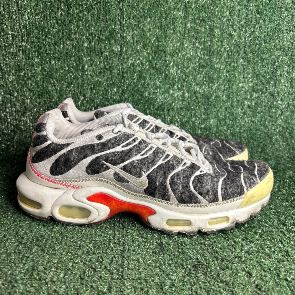 Nike Air Max Plus Essential Crater Photon Dust White Grey Sneakers Mens Sz 10.5
